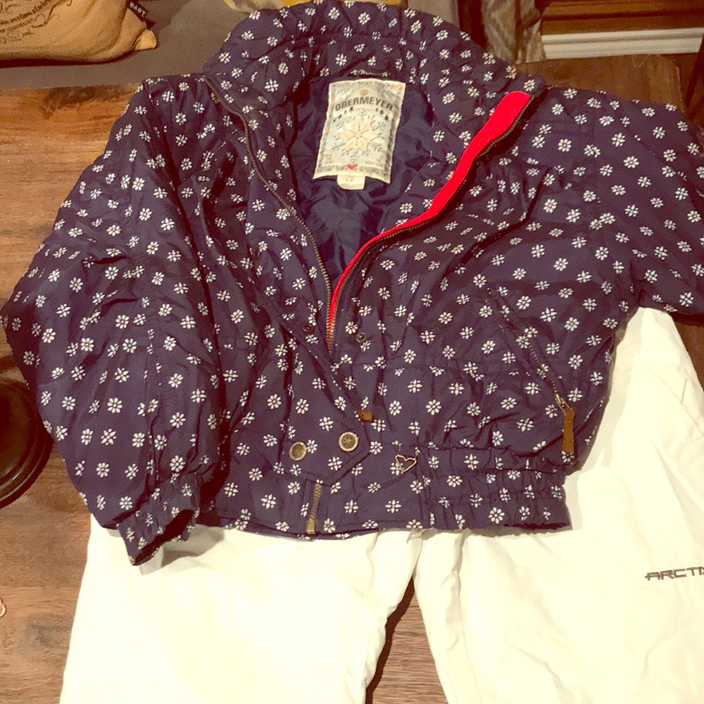 Cute ski outfit!